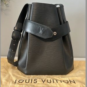 LOUIS VUITTON 90S BLACK EPI SAC D'EPAULE TWIST BUCKET BAG MM